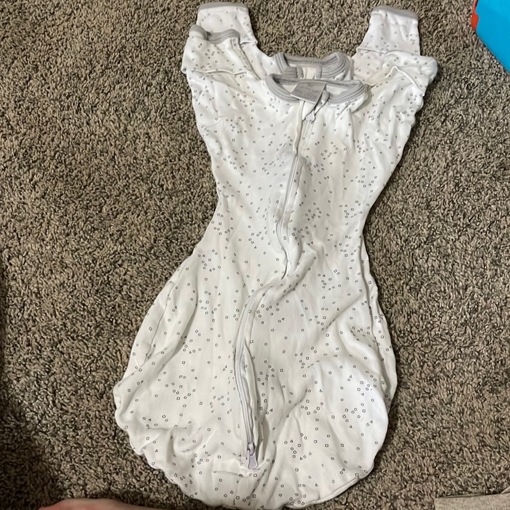 2 Amazing baby transitional swaddle sack